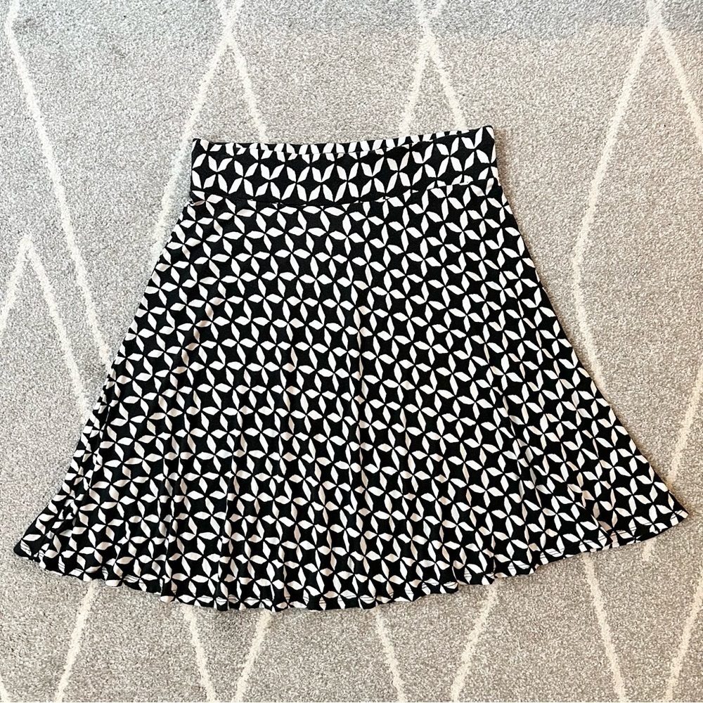 LOFT Black and White Stretch Pull-on A-line Circle Skirt